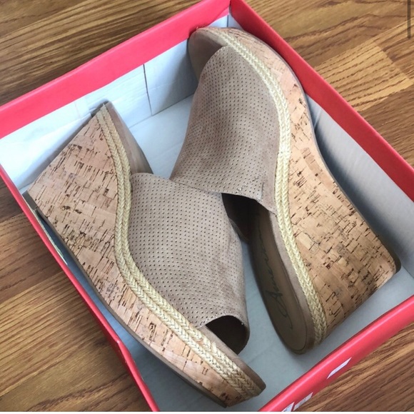 American Rag Festival Wedges - Picture 1 of 9
